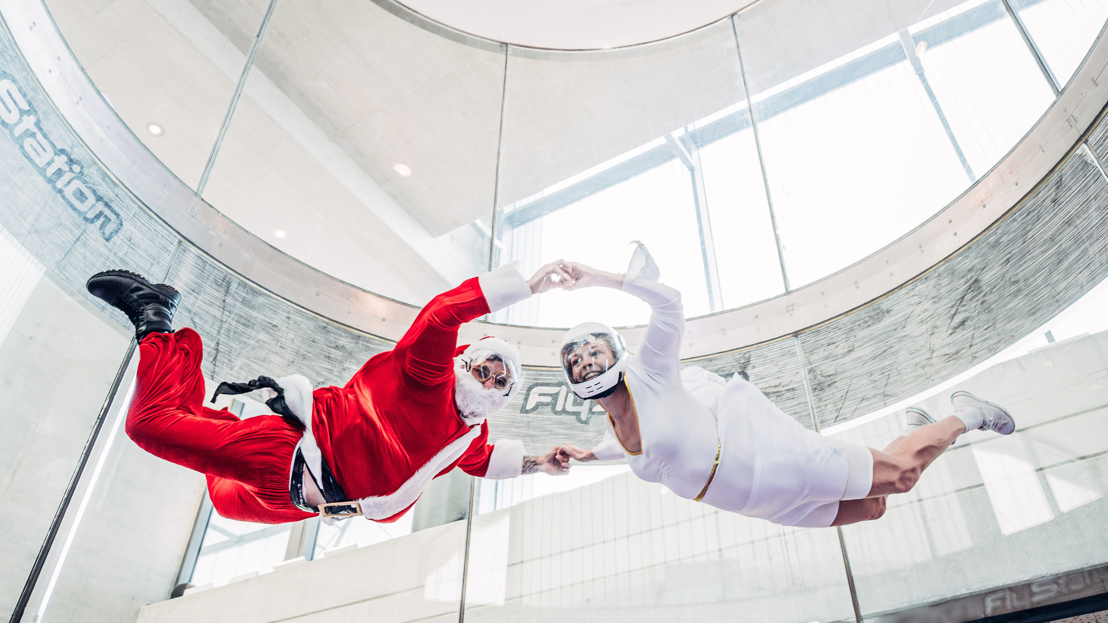 Bodyflying Christmas Presents - FlyStation Munich - Bodyflying und Indoor ...