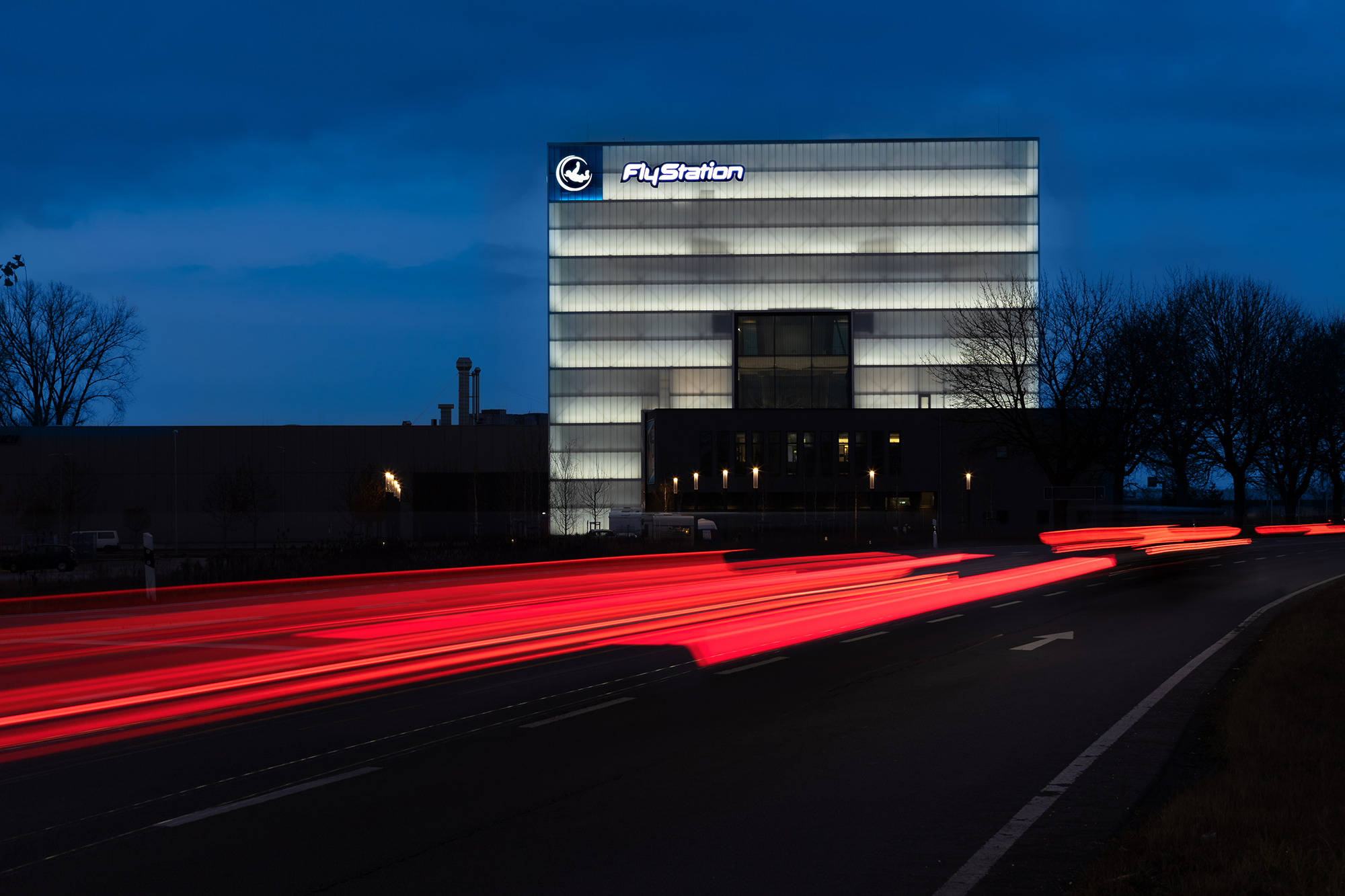 Kontakt und Öffnungszeiten FlyStation München